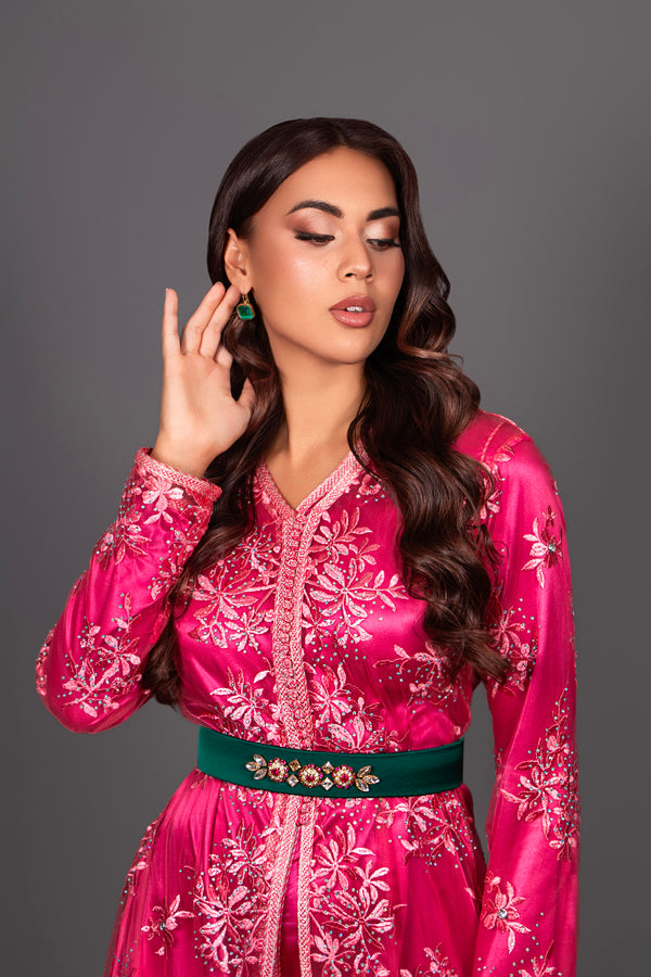 Caftan en dentelle avec ceinture 